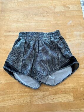 Lululemon hotty hot shorts size 2 tall